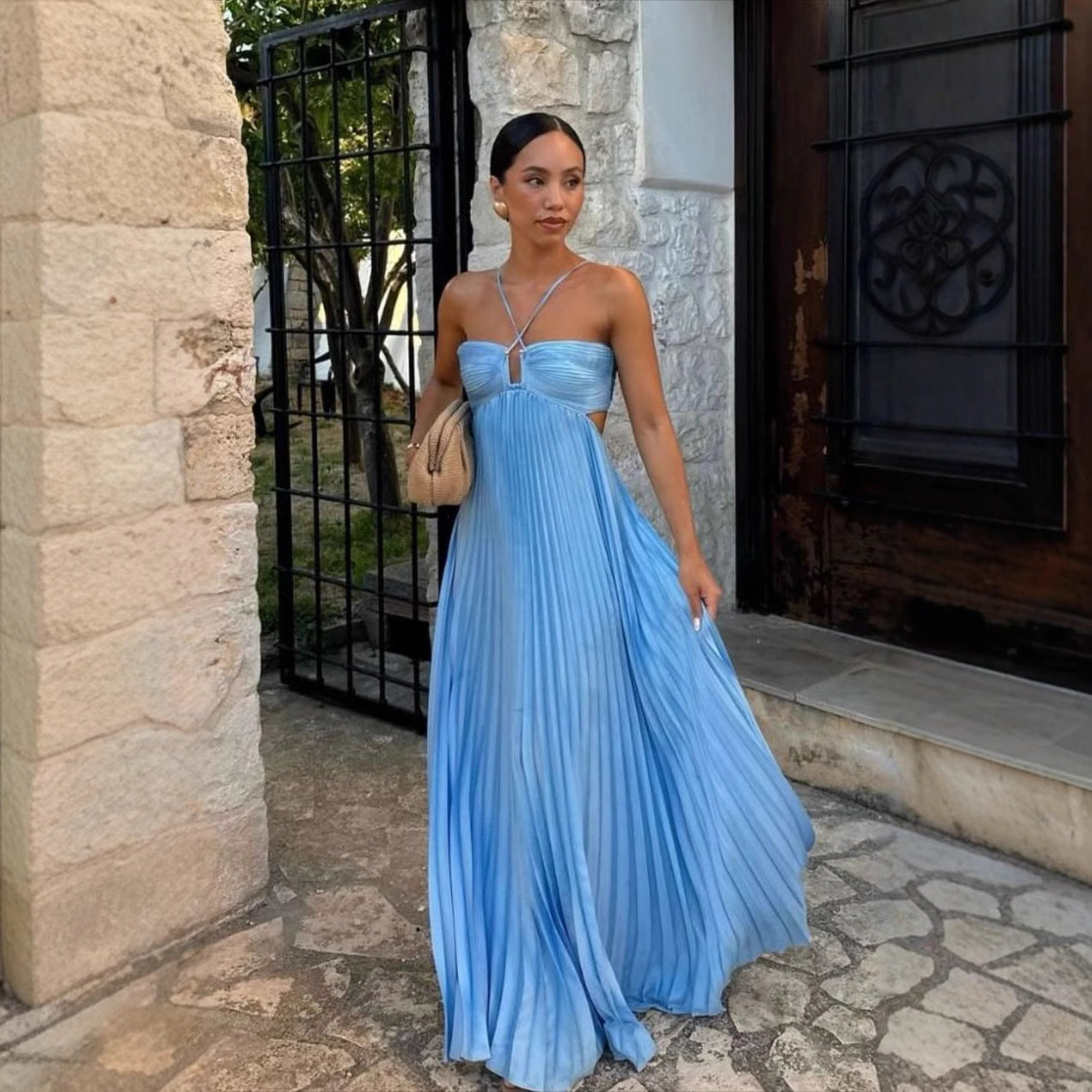 Robe Longue Chic à Bretelles – Élégance Moderne