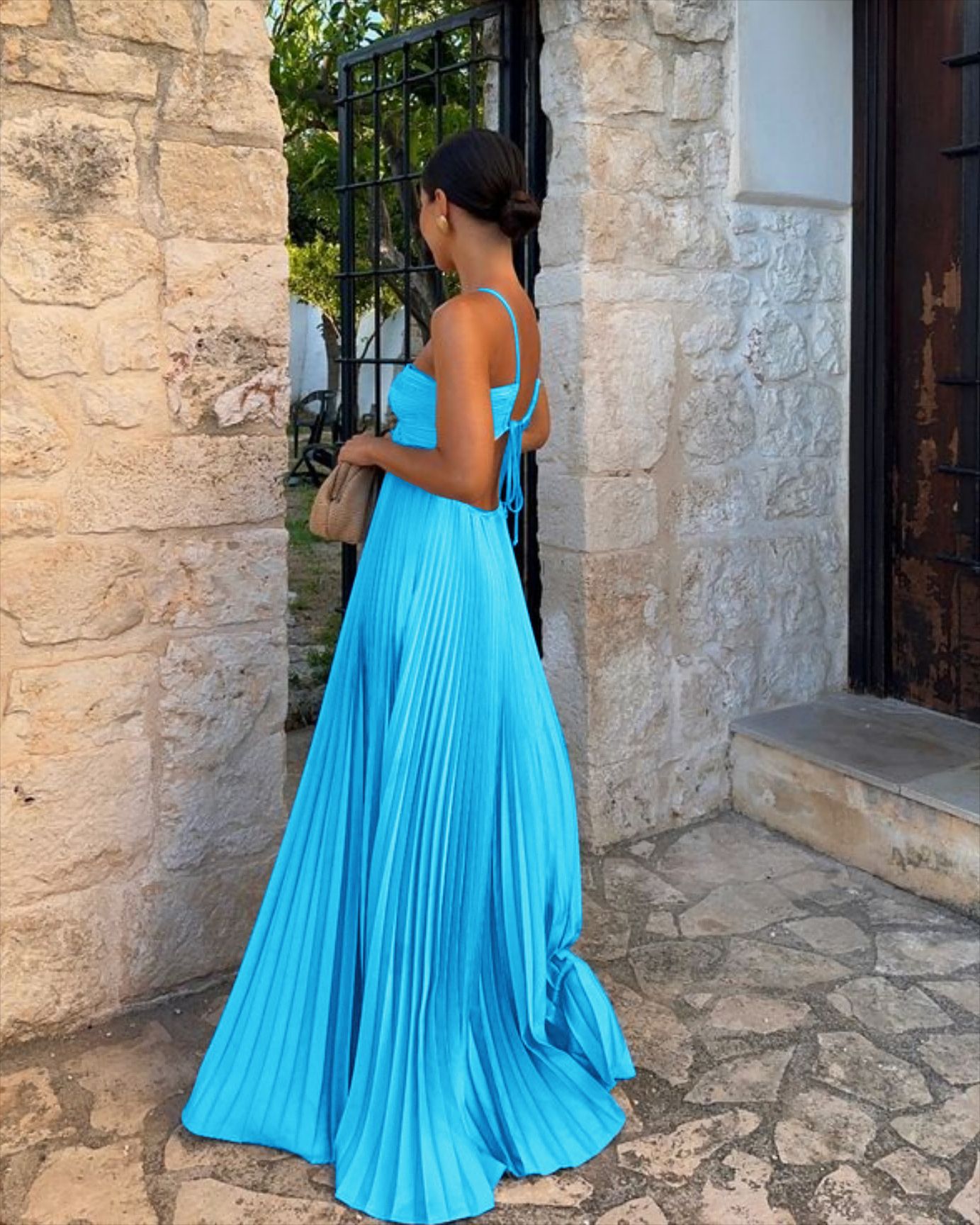Robe Longue Chic à Bretelles – Élégance Moderne