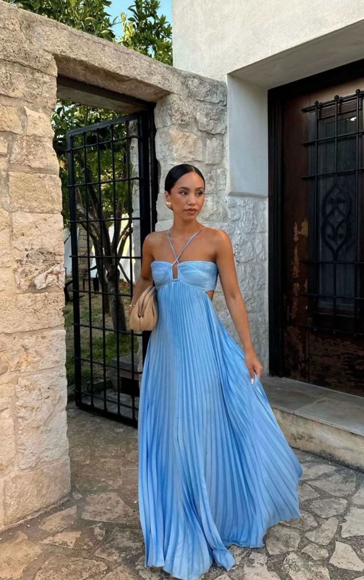 Robe Longue Chic à Bretelles – Élégance Moderne
